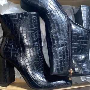 Black Crock Ankle Boots made by Glamorous size 9